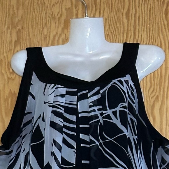 Beautiful Top - Picture 2 of 2